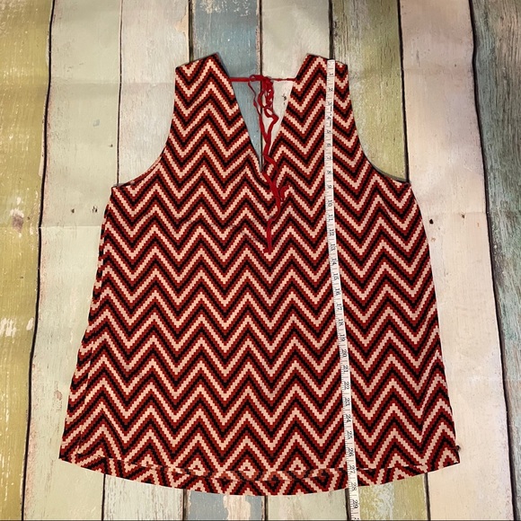 Pleione Chevron Sleeveless Tie Back Blouse - Picture 8 of 9